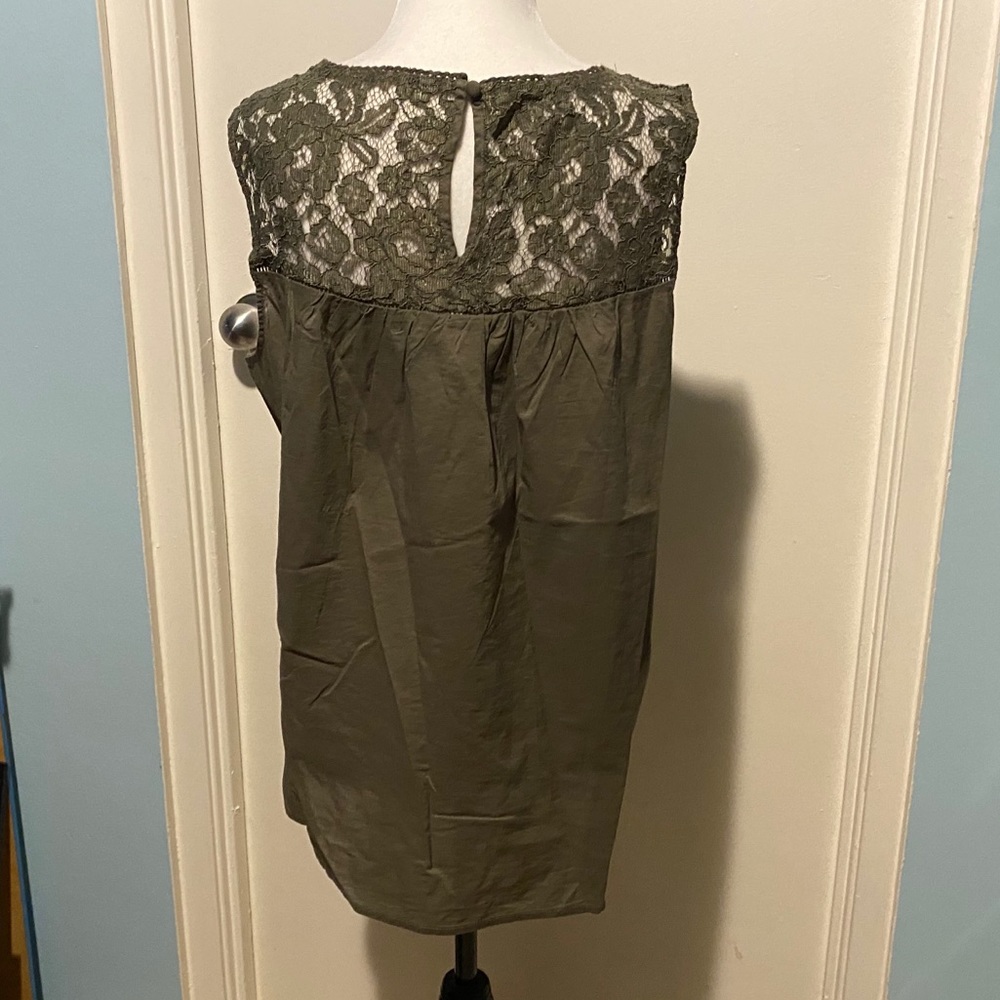 TORRID LACE SLEEVELESS TOP - Picture 14 of 16